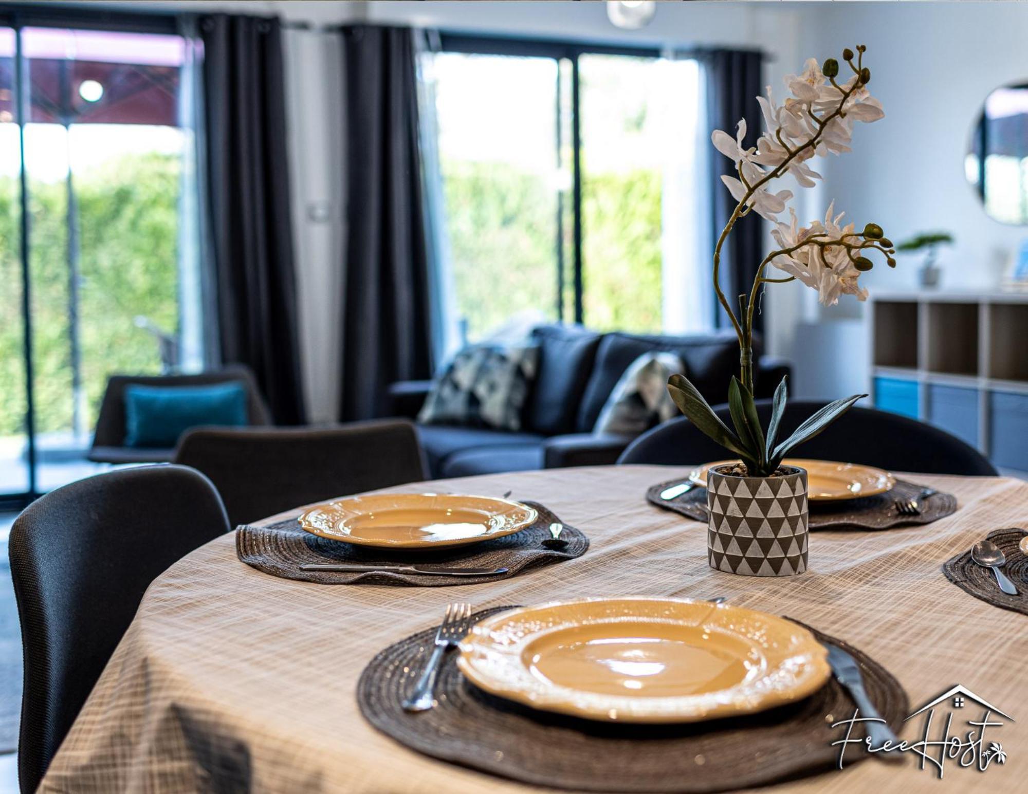 Magny's Oasis - Disneyland 5min - Private Parking - Terrace & Garden Holiday home